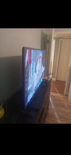 tv whit roku ultra 47inch good condition