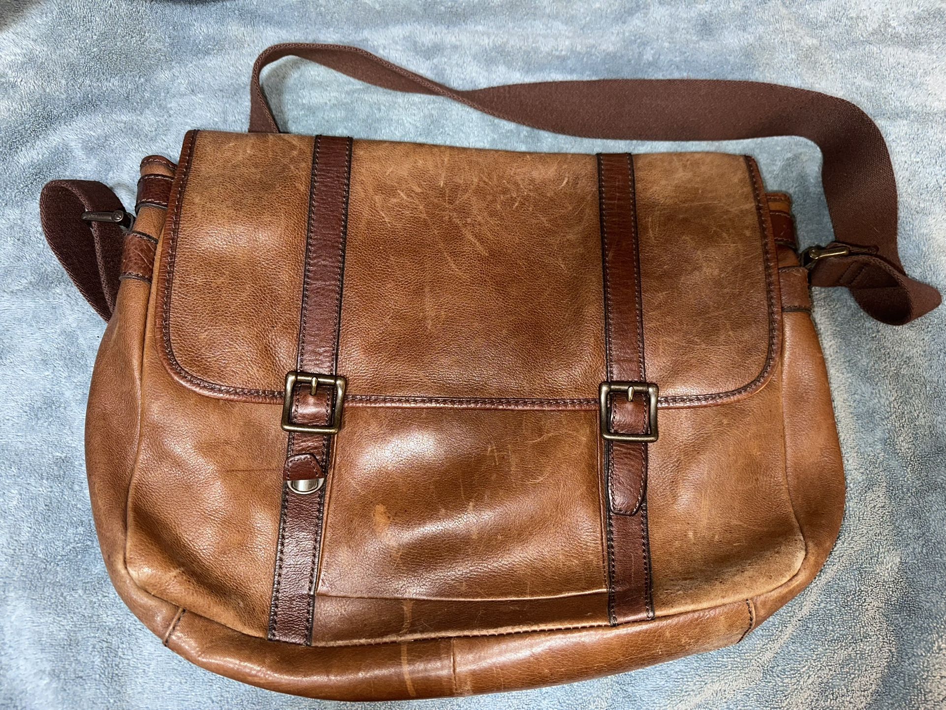 FOSSIL Leather Messenger Bag