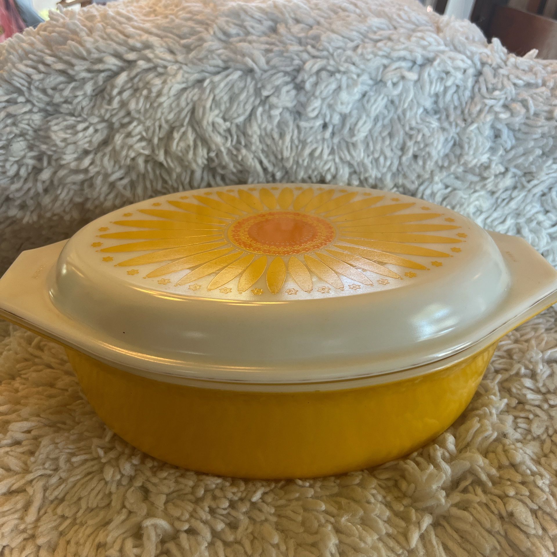 Pyrex Daisy/Sunflower 045 2.5qt Casserole Dish