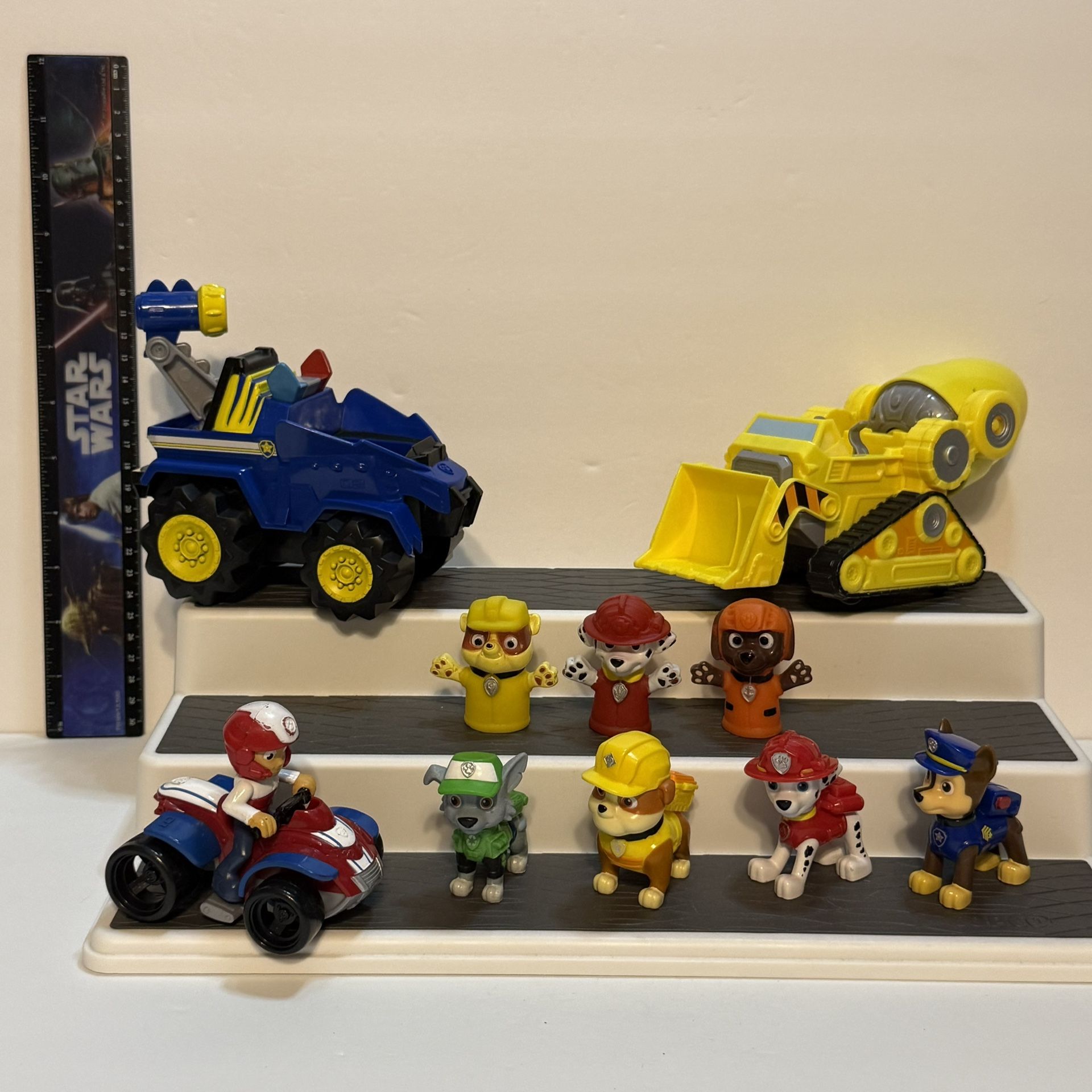 Paw Patrol Action Figure Lot