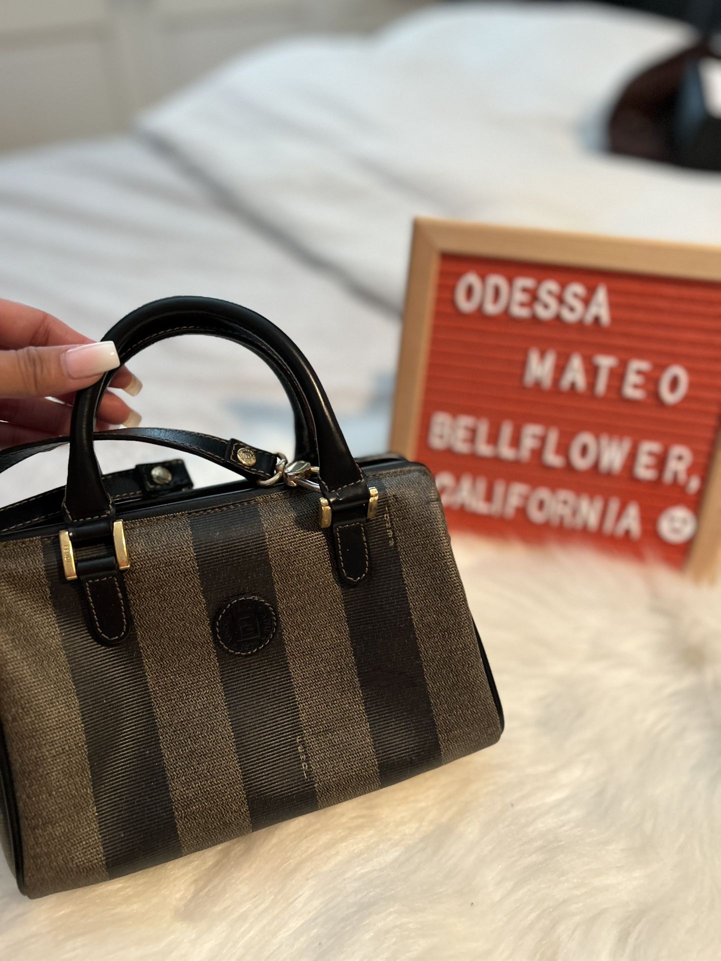 💯 Authentic Fendi Crossbody Bag 