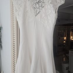 White lace neckline skater dress, size small. Skirt hem diameter 24", skirt  Long 35" The material is thick and elastic.