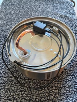 Water dispenser for cats