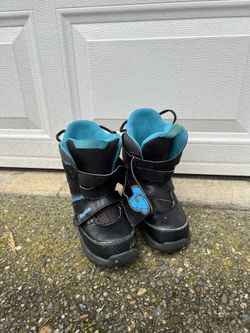 Burton Grom Youth 6 Snowboard Boots Used