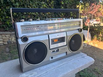 Toshiba boombox boom box stereo cassette radio