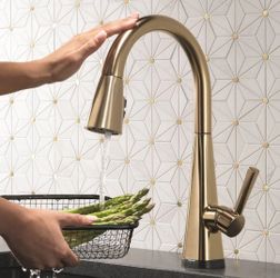 KITCHEN FAUCET ( DELTA)