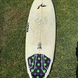 Surfboard 5’9”