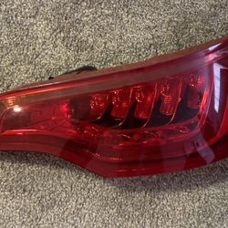 2010 -2015 Audi Q7 Passenger Tail Light Assembly 