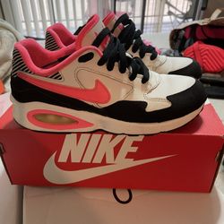 Woman’s Nike Air Maxes 5