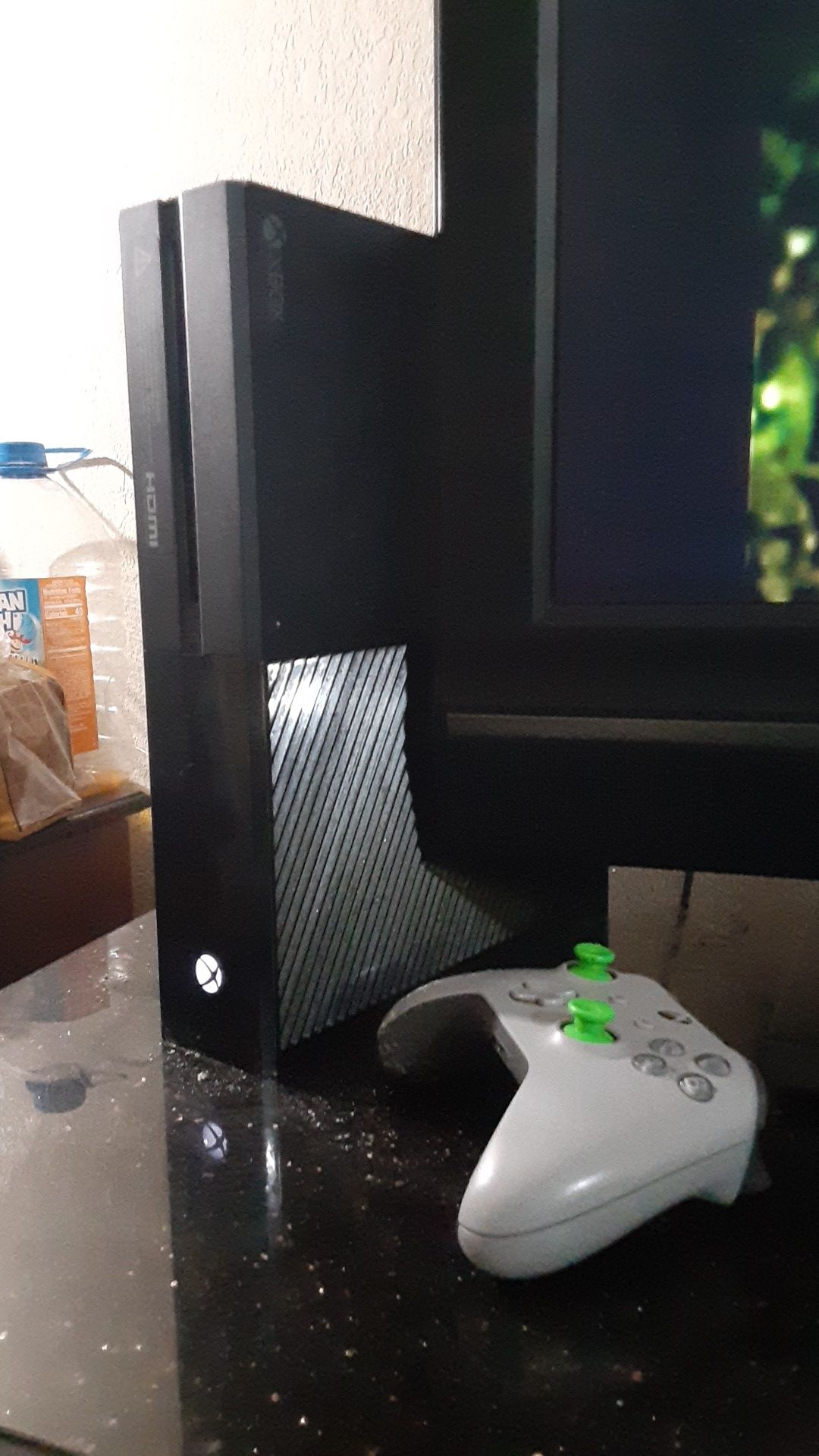 Xbox 1 with controller and tekken 7