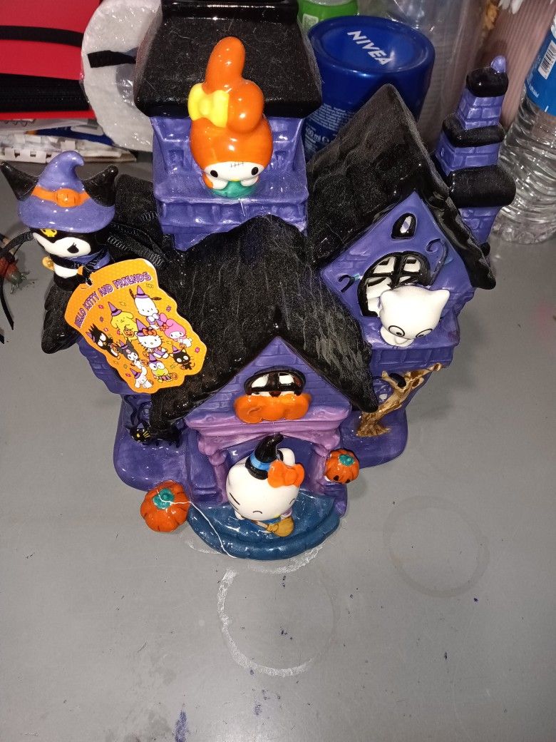 Hello Kitty Candle House