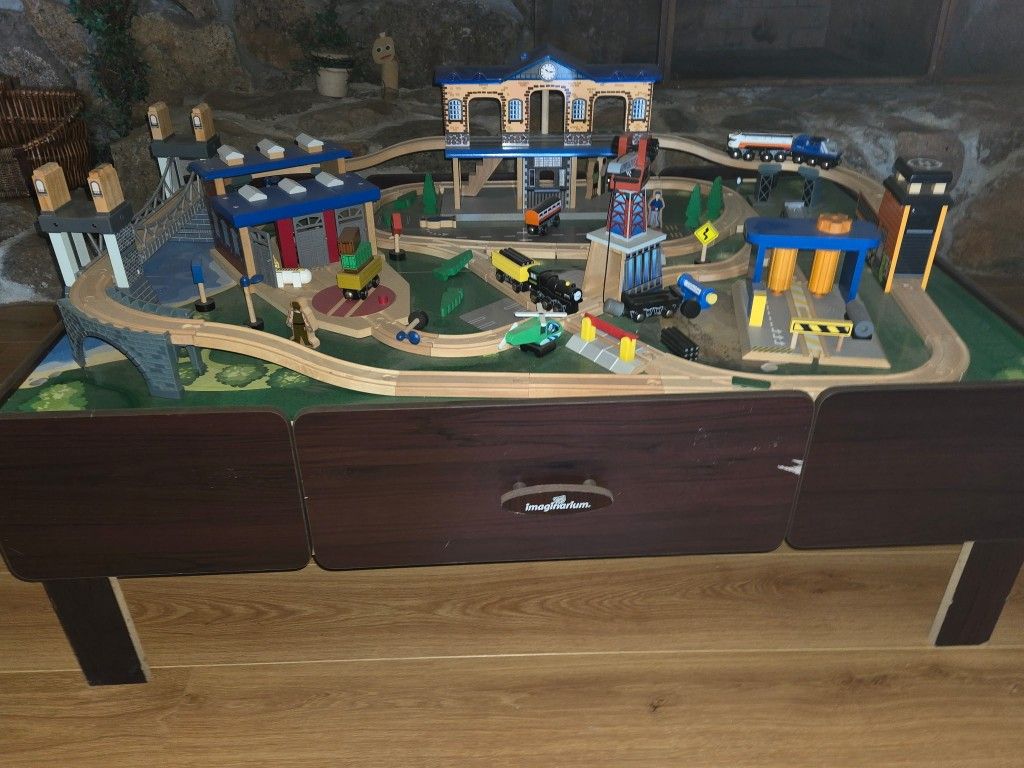 Kids Train Table.  Great Condition. 