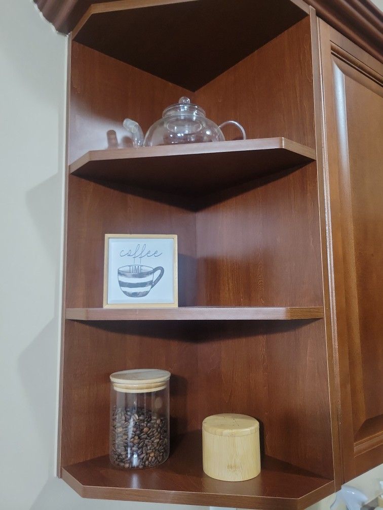 4 Pieces. 2 Glass & 2 Wood