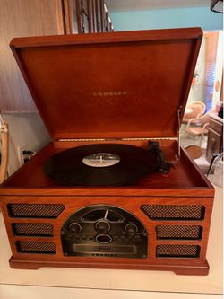 Crosley Record Player CD Player, AM/FM radio, Cassette Player