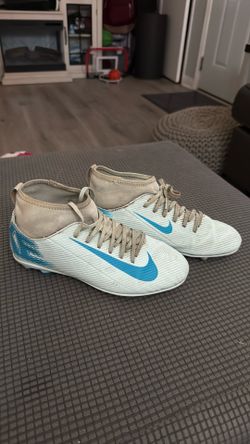 Kids Nike Soccer Cleats 6Y