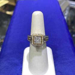 14KT Gold Diamond Ring! 