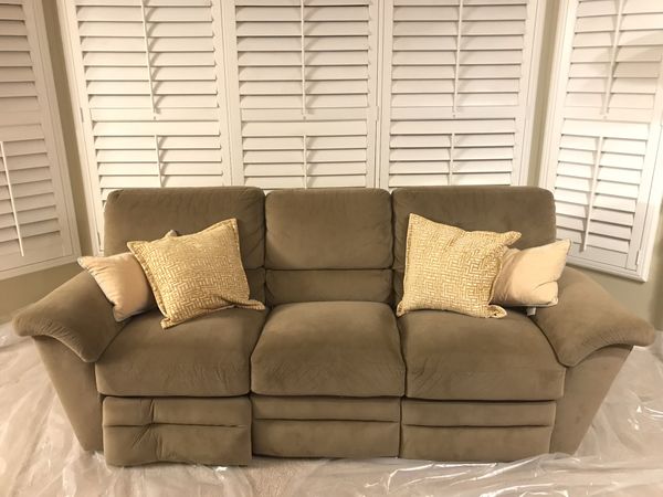 Lazy Boy couch/sofa 100 for Sale in Geneva, IL OfferUp