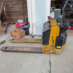 Big Joe Electric Pallet Jack 