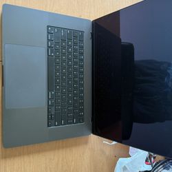 MacBook Pro 2023 M3 Max 