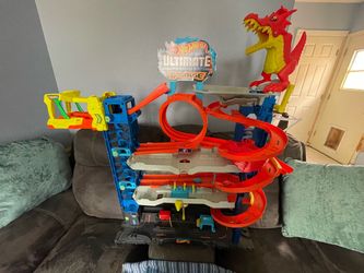 Ultimate garage hit wheels toy
