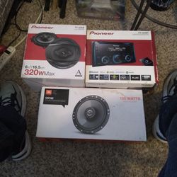 Pioneer Receiver Cd and 4way Speaker 320w and Jbl135w Speakers 