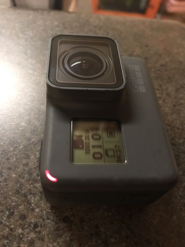 GOPRO 5 + EXTRA BATTERY + ACCESSORIES......FIRM PRICE