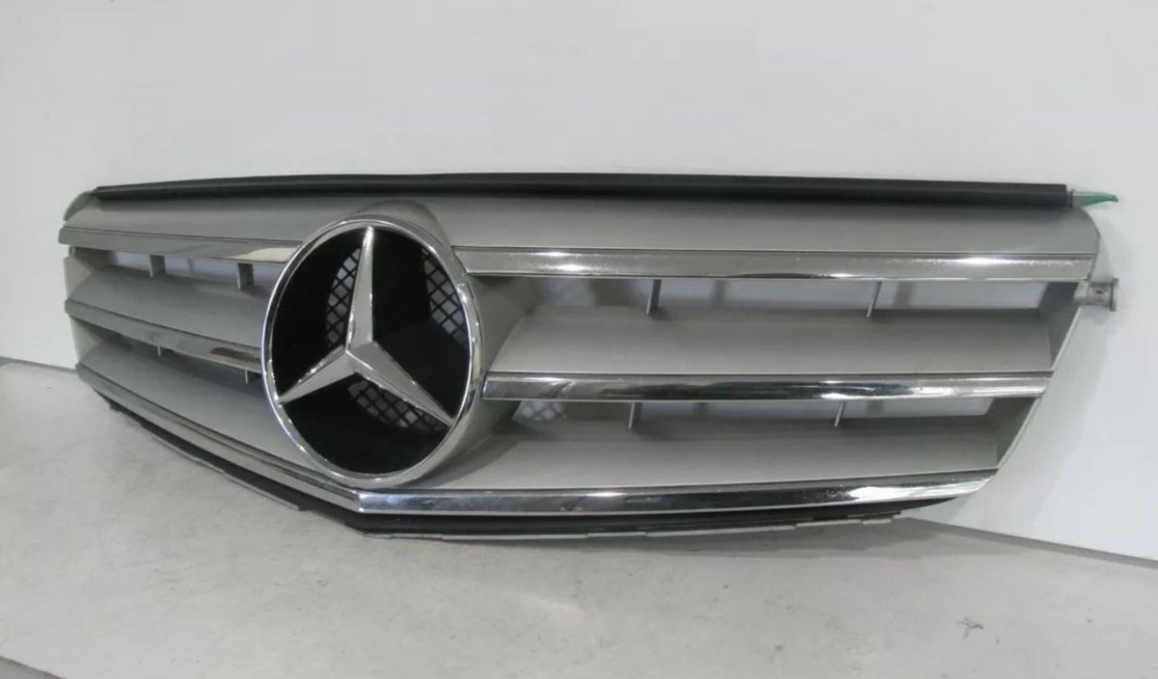 Mercedes C 300 Oem Grill 