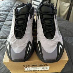 Yeezy 700 