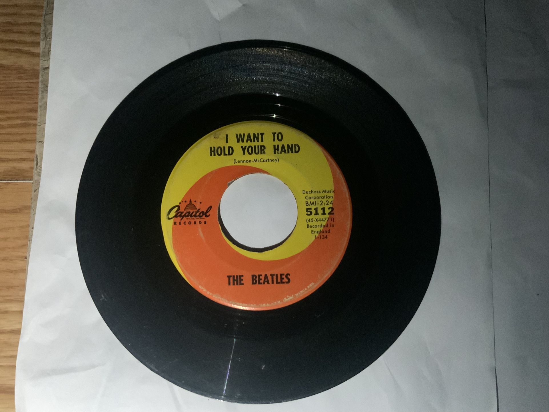 THE BEATLES VINYL 45 RECORD "I WANT TO HOLD YOUR HAND" & "I SAW HER STANDING THERE"
