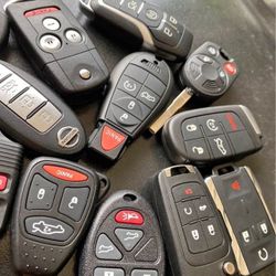 Car keys remotes llaves controles