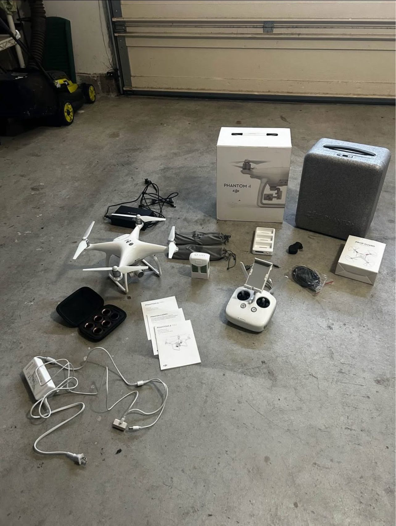 DJI PHANTOM 4 DRONE