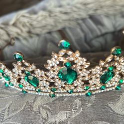 Quince Emerald Green Crown 