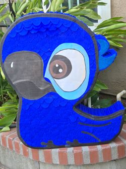 Glo's Custom Made Piñatas