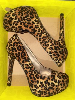 Cheetah Print Heels/Shoes Size 8