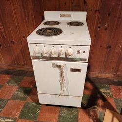 Vintage Appliance - General Electric Automatic Electric Range