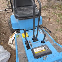 Dixon CHAIN DRIVEN Riding Mower Tractor 