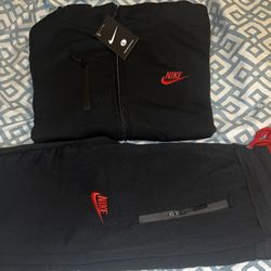 Mens Nike sweatsuits sizes m and large $70 each hit me 😎💯‼️🤙🏾