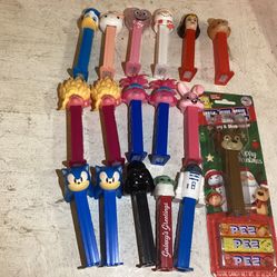 17 Boxed and Loose Pez Dispensers with Wonder Woman disney star wars and more.   Trolls  Wonder Woman Snowman Heart  Bunny  Reindeer  Bear Donald Duck