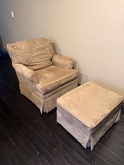 Rocking chair with ottoman
