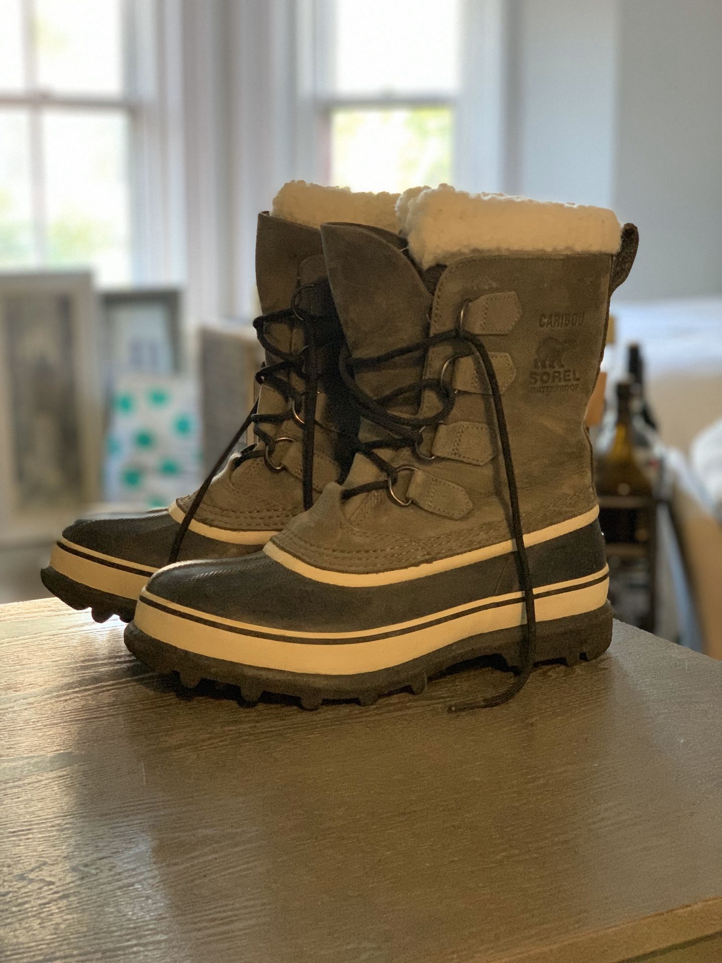 Gray Caribou Sorel women’s boot, size 8