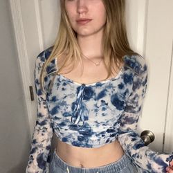 Blue And White Tie Die Crop Top With Bell Sleeves SHEIN Medium Size