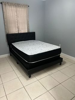 Queen bed frame and Mattres
