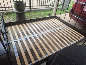 Nice Used Excellent Condition Full Size Metal Bedframe,