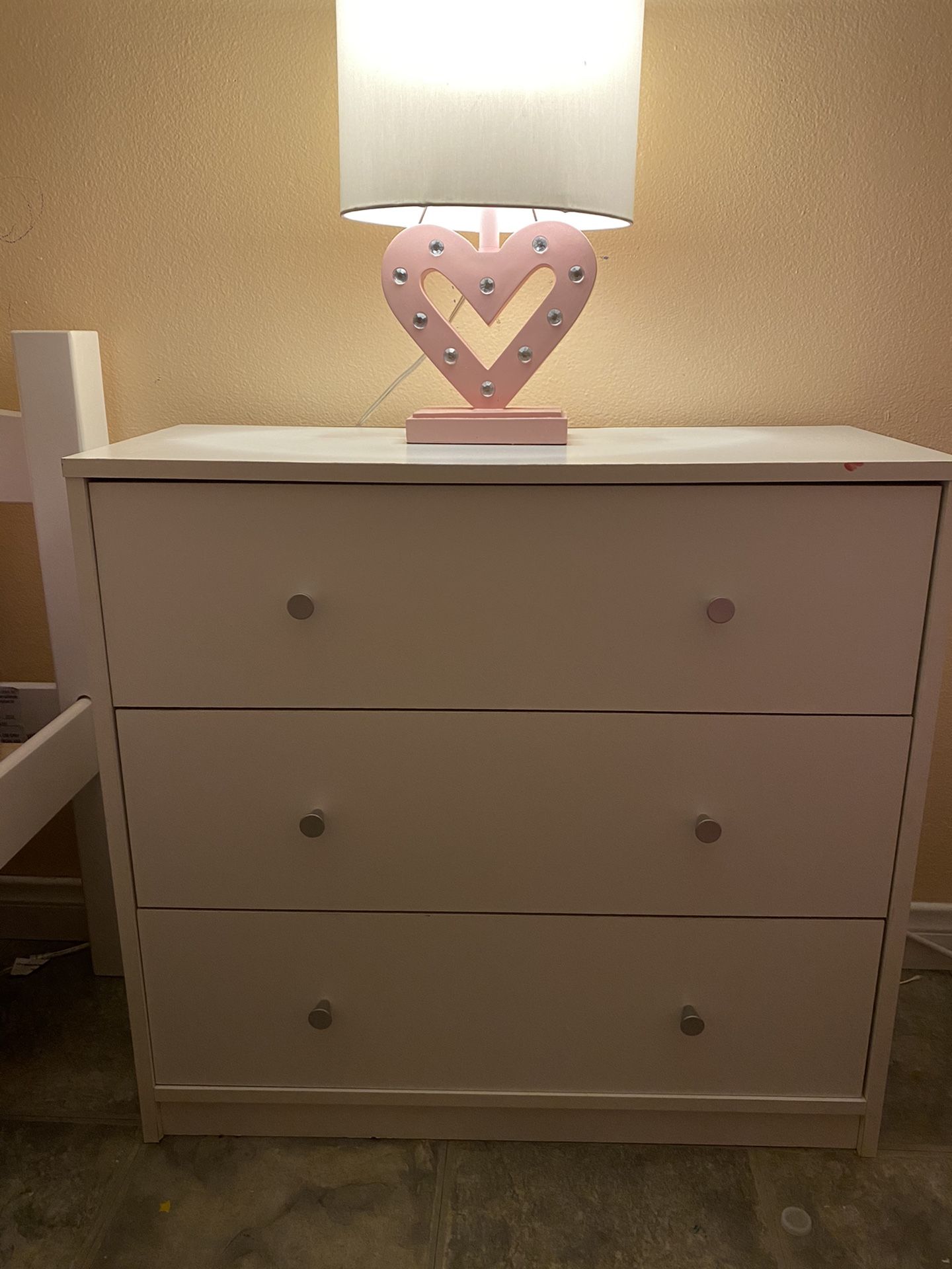 Small dresser (ON HOLD)