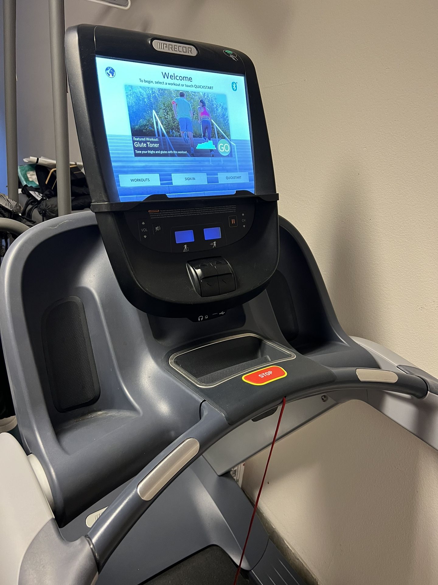 PRECOR 885 TRM COMMERCIAL TREADMILL WITH P82 SCREEN