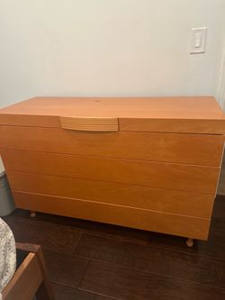 Modern wooden bedroom set -dresser + nightstands