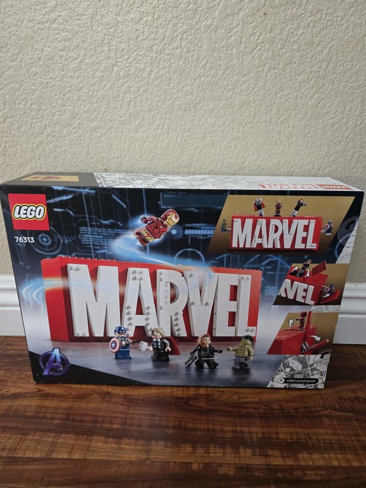 76313 LEGO Marvel Logo & Minifigures