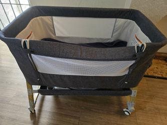 Baby Harpa bassinet