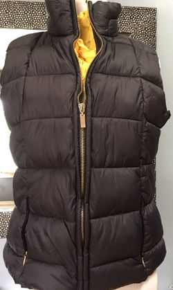 INSO Collection lightweight belted puffer vest/ large