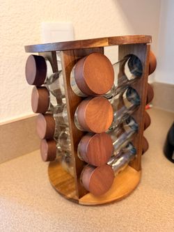 Revolving spice rack